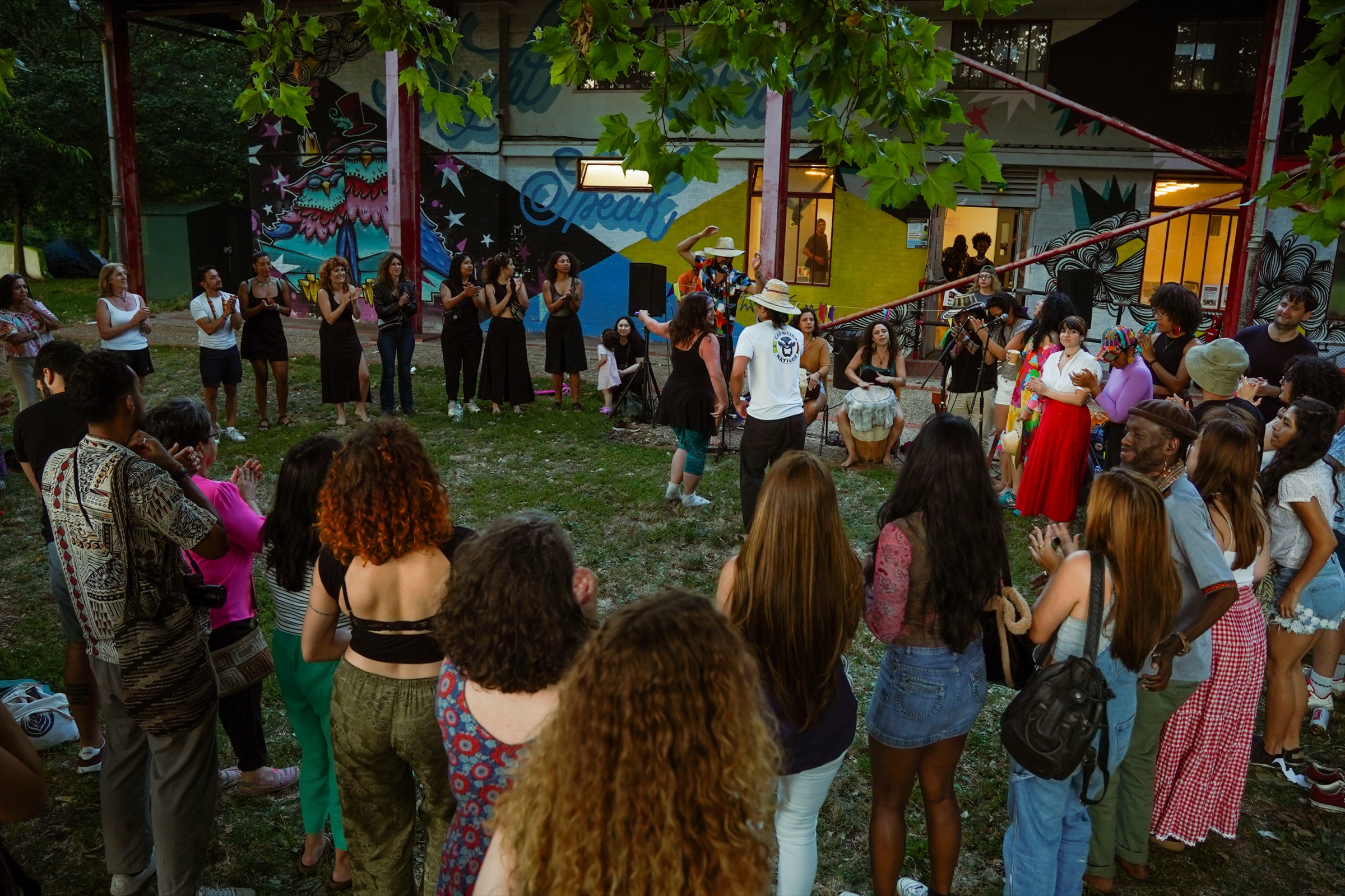 A community gathered in an outdoor bullerengue circle